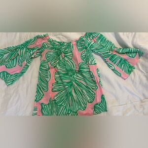 Lilly Pulitzer off should adorable top with flair 1/2 sleeve. Worn once.